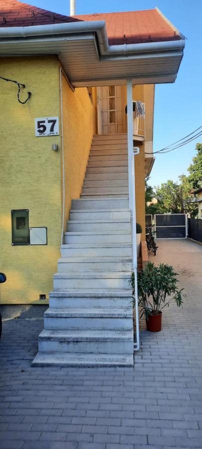 Hi-Bp Garden City Batsanyi Apartment 3 Rooms, Apartment Upstairs Near The City Train With Free Parking บูดาเปสต์ ภายนอก รูปภาพ